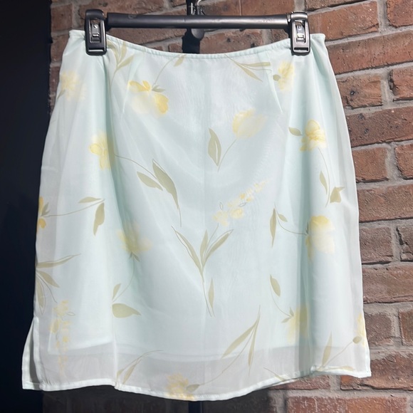 Express lightweight skirt - Picture 10 of 11